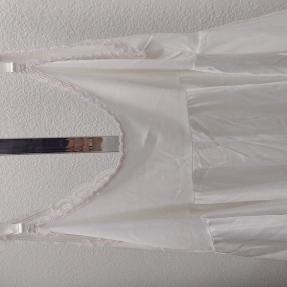 Lingerie - Picture 3 of 5